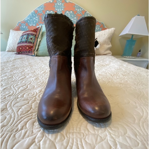 Diva True cute booties. - Picture 2 of 5